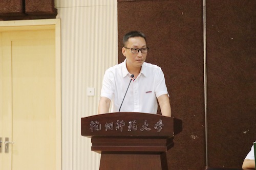 日本无码a片
党总支书记方小春老师对新生寄语